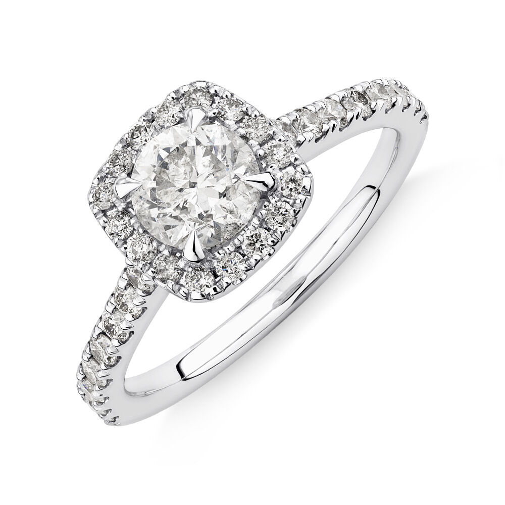 What Are the Benefits of Buying Engagement Rings Online?
